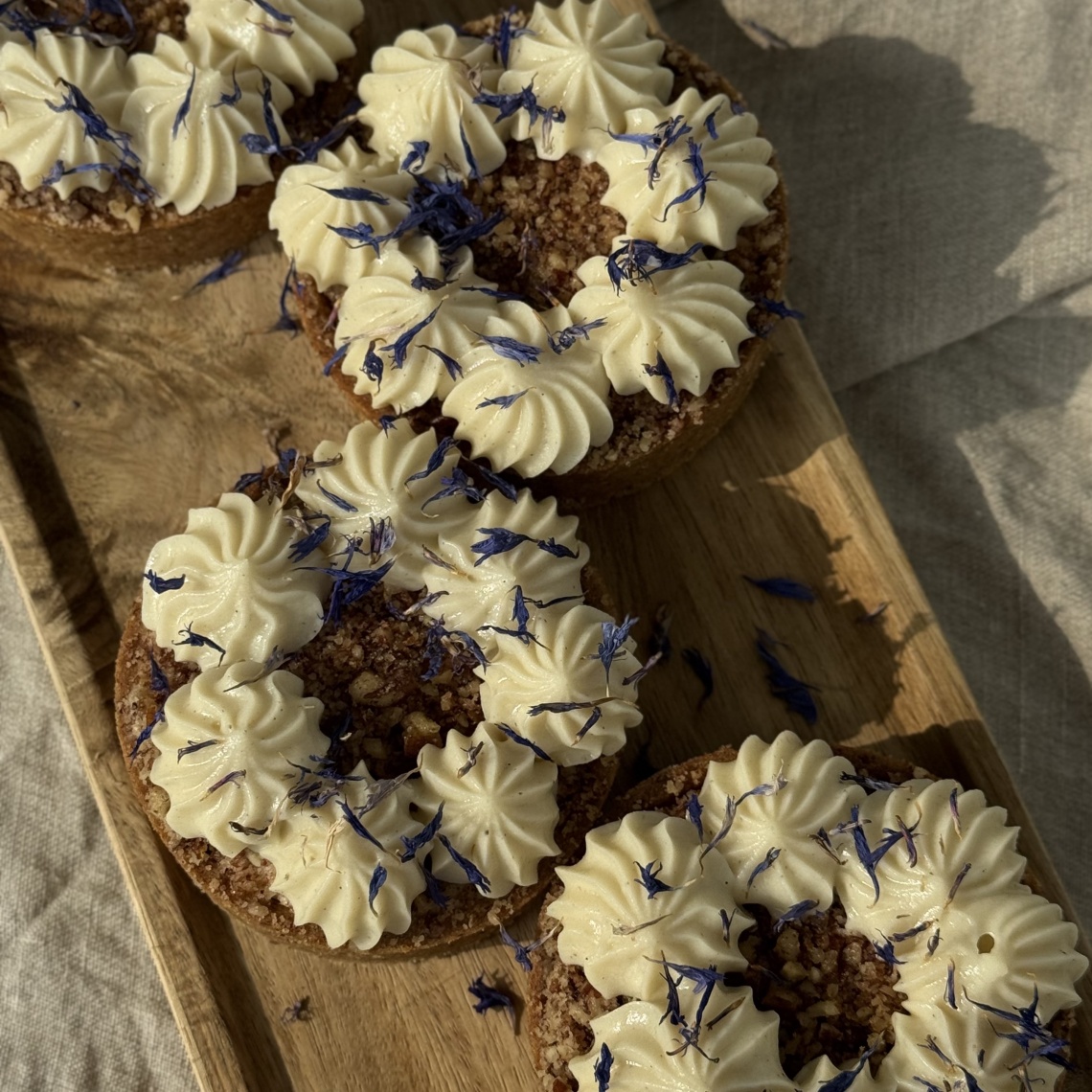 Tartaletki z bananem, karmelem i orzeszkami pekan