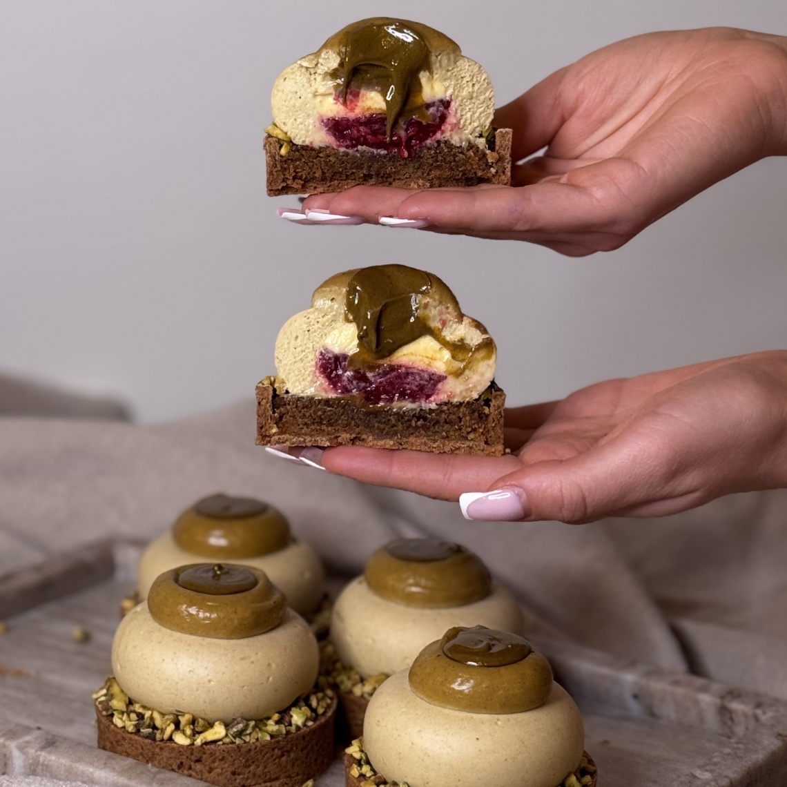 Tartaletki pistacjowe z maliną i pomarańczą