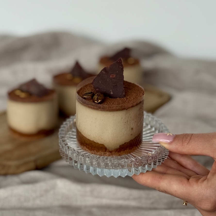 Nerkownik kawowy z karmelem daktylowym