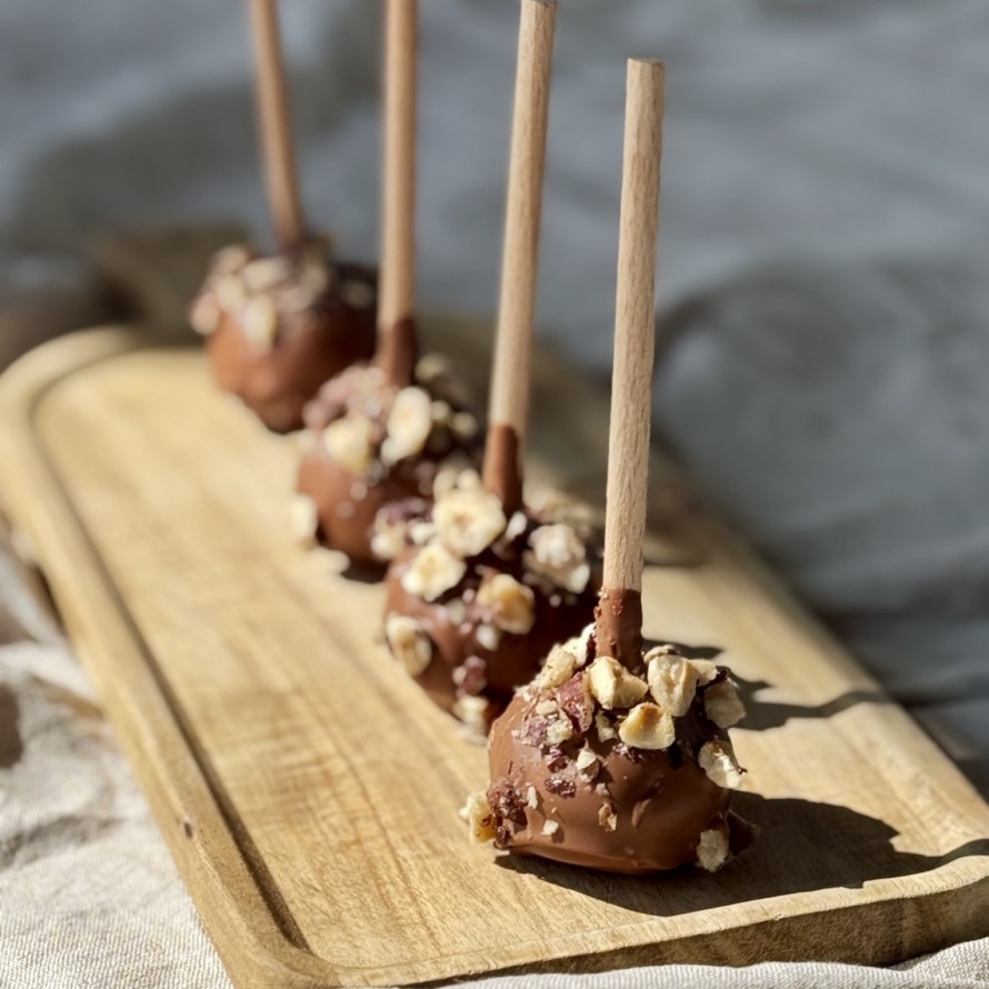 Cake pops czekoladowy z orzechem laskowym